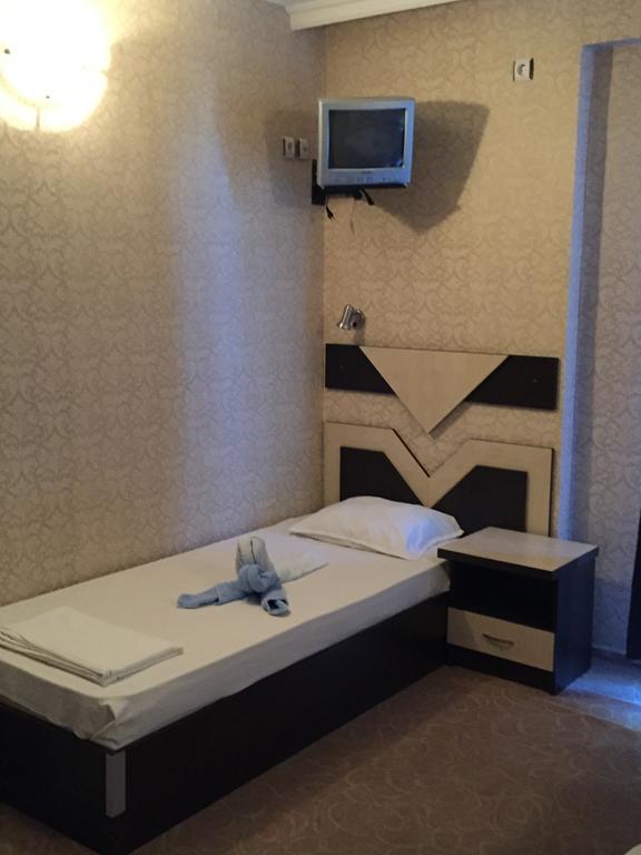 رافدا Elvira Hotel الغرفة الصورة