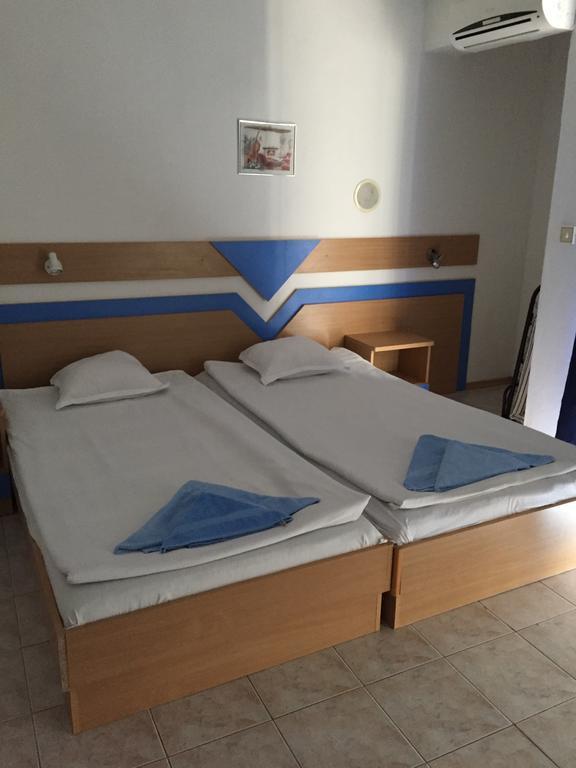 رافدا Elvira Hotel المظهر الخارجي الصورة