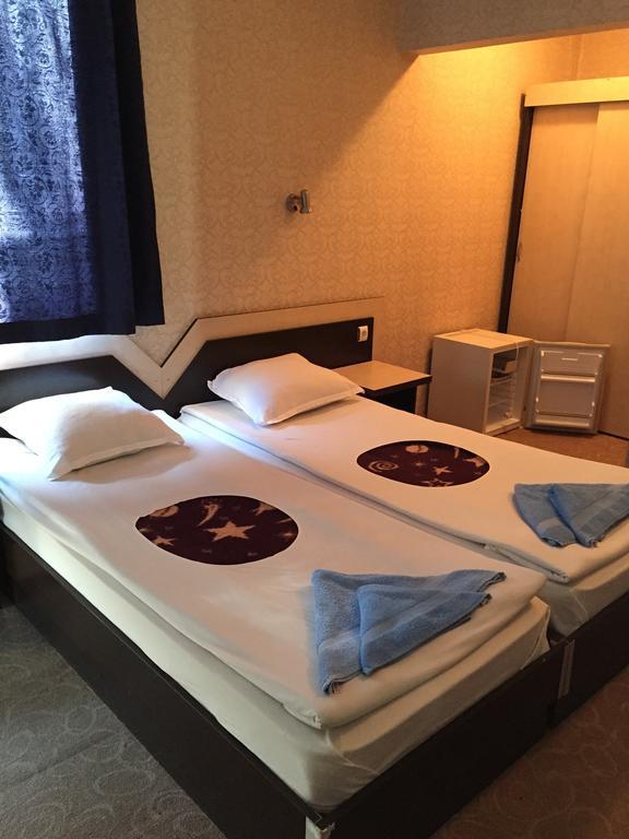 رافدا Elvira Hotel الغرفة الصورة