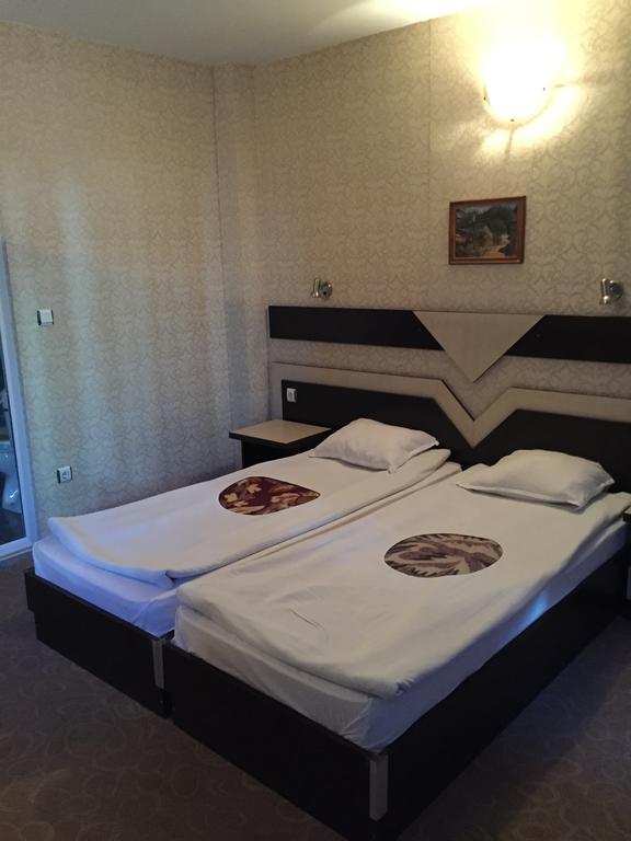 رافدا Elvira Hotel الغرفة الصورة