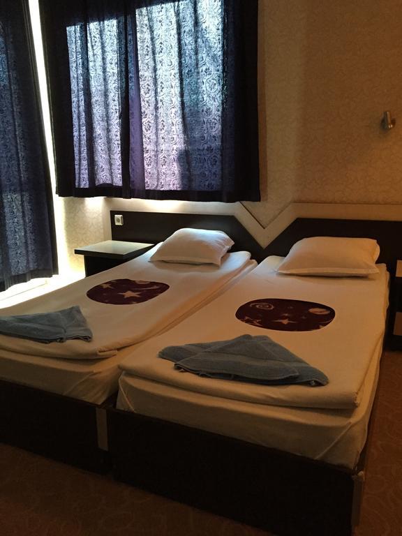 رافدا Elvira Hotel الغرفة الصورة