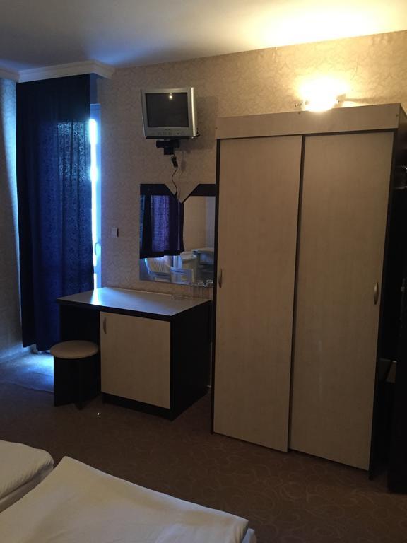 رافدا Elvira Hotel الغرفة الصورة
